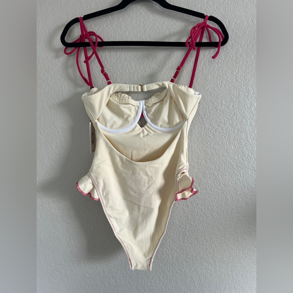 NWT Montce Cream Raspberry Binded Petal Ruffle One-Piece. Size M - Picture 12 of 15